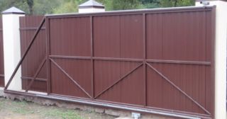Купить откатные ворота из профнастила Качканар, цена от 1730 руб.